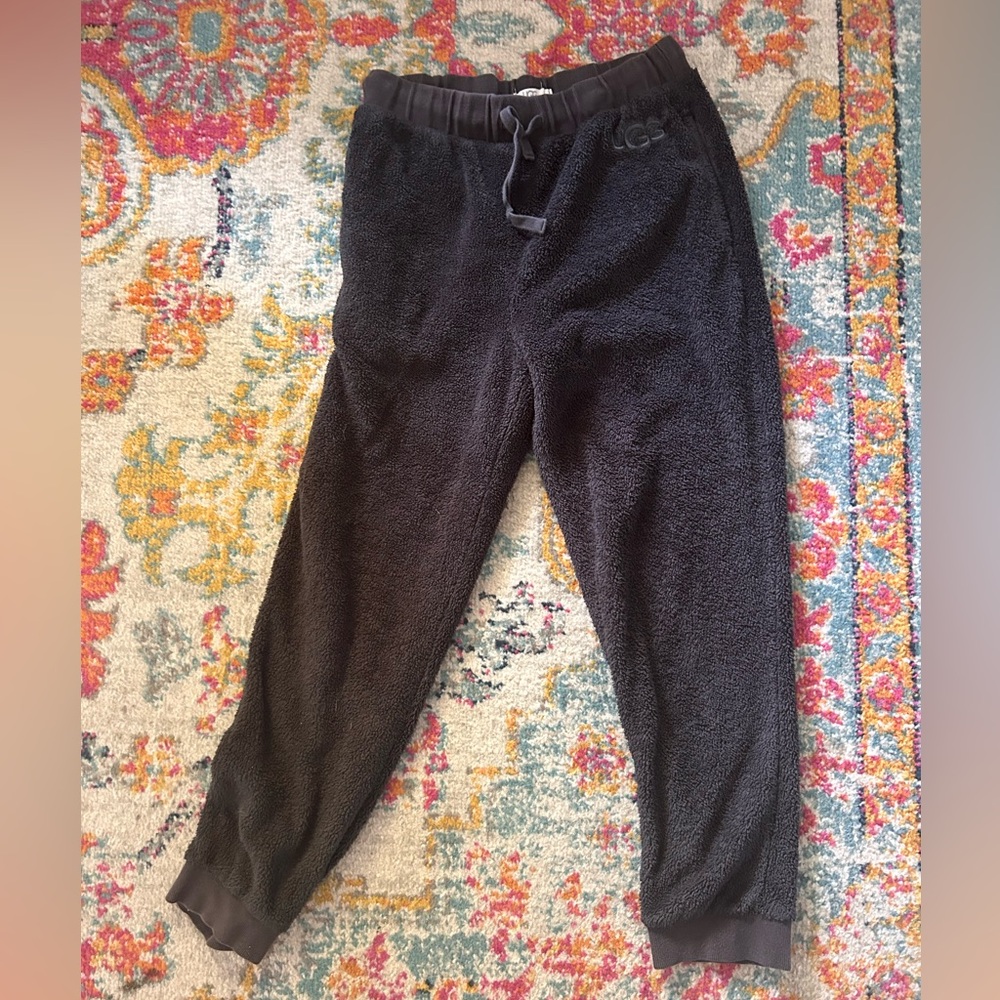Men’s UGG Lionel Sherpa joggers. Dark gray. Size large.